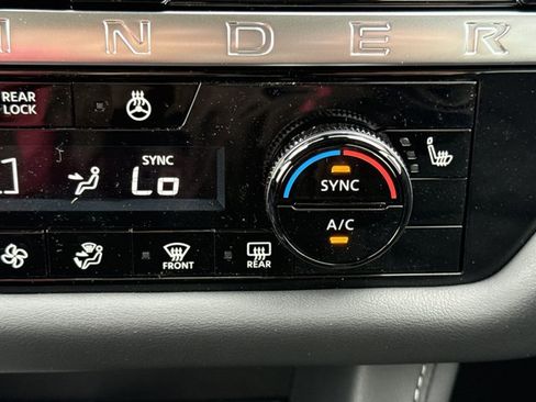 New 2026 Nissan Pathfinder SV w/ SV Premium Package AWD/4WD image 18