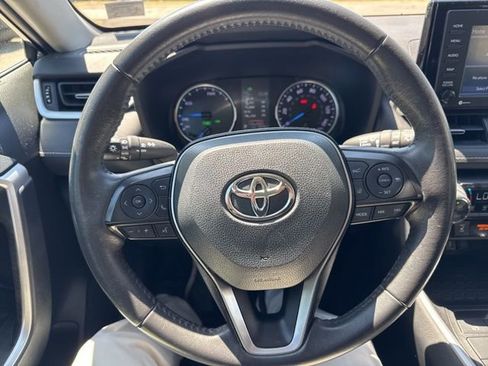Used 2021 Toyota RAV4 XLE Premium AWD/4WD image 15