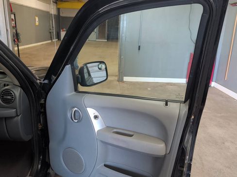 Used 2007 Jeep Liberty Limited AWD/4WD image 29