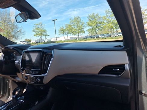Certified 2022 Chevrolet Traverse LT image 36