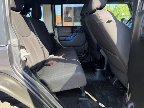 Used 2018 Jeep Wrangler Unlimited Sport S AWD/4WD image 14
