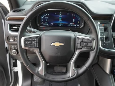 Used 2024 Chevrolet Suburban Premier AWD/4WD image 27