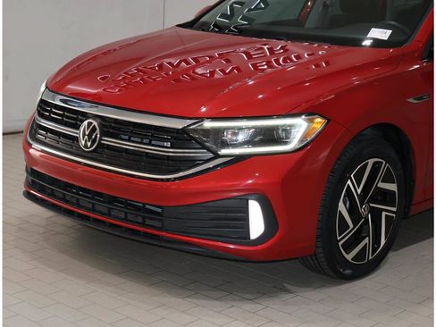 Used 2022 Volkswagen Jetta SEL FWD image 2