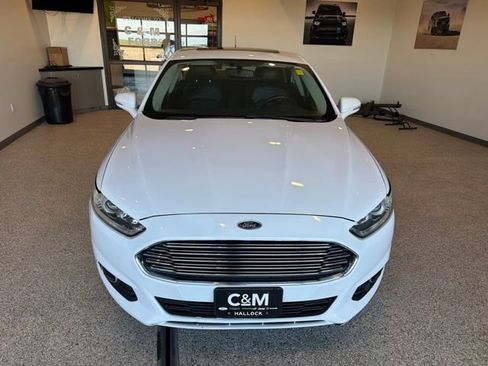 Used 2016 Ford Fusion SE w/ Equipment Group 202A FWD image 2