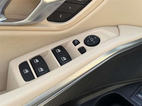 Used 2022 BMW 330i xDrive 330i xDrive w/ Driving Assistance Package image 18