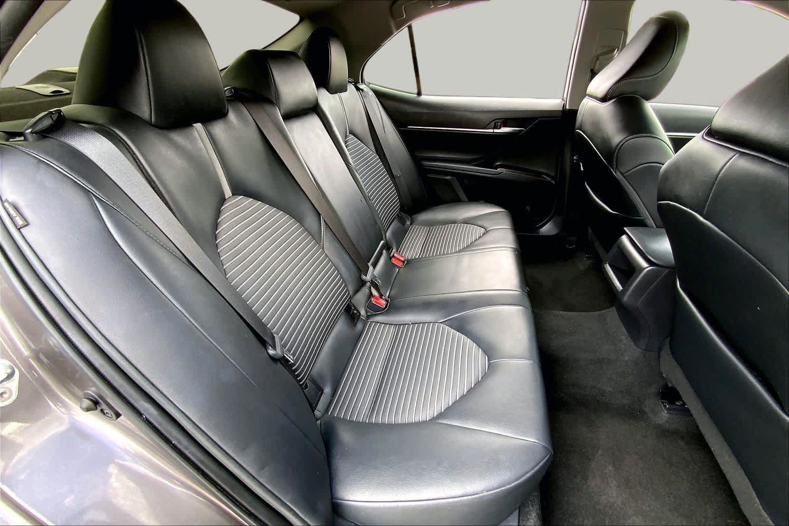 Used 2022 Toyota Camry SE FWD image 19