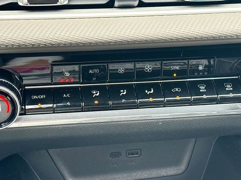 New 2026 Chevrolet Equinox LT w/ Convenience Package II image 22