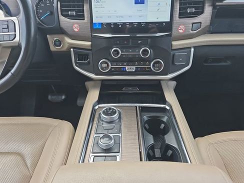 Used 2023 Ford Expedition Limited AWD/4WD image 3