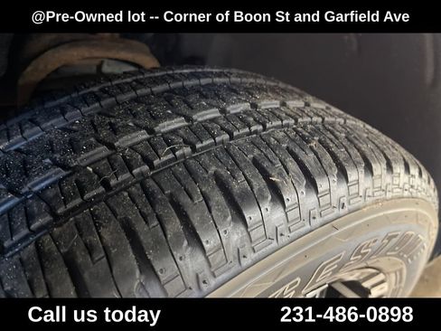 Used 2016 GMC Yukon SLT w/ Open Road Package AWD/4WD image 12