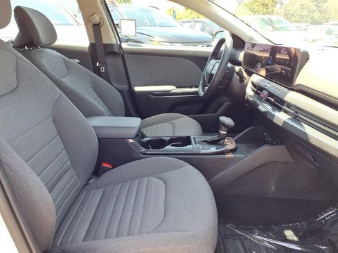 Certified 2025 Kia K4 EX FWD image 9