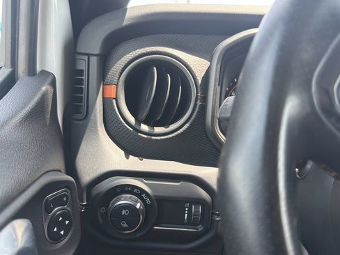 Used 2024 Jeep Gladiator Mojave AWD/4WD image 18