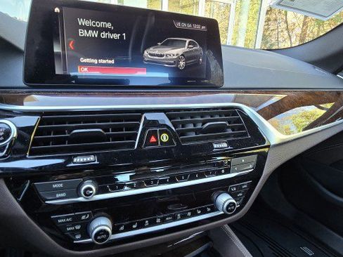 Used 2019 BMW 540i image 23