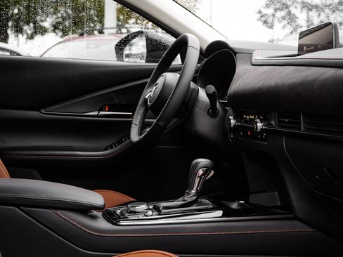 Used 2025 MAZDA CX-30 Carbon image 20