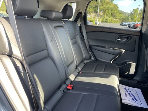 Used 2022 Nissan Rogue SV w/ SV Premium Package image 24