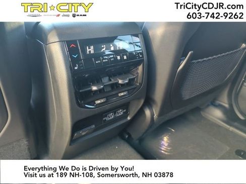 New 2025 Jeep Grand Cherokee Summit image 25