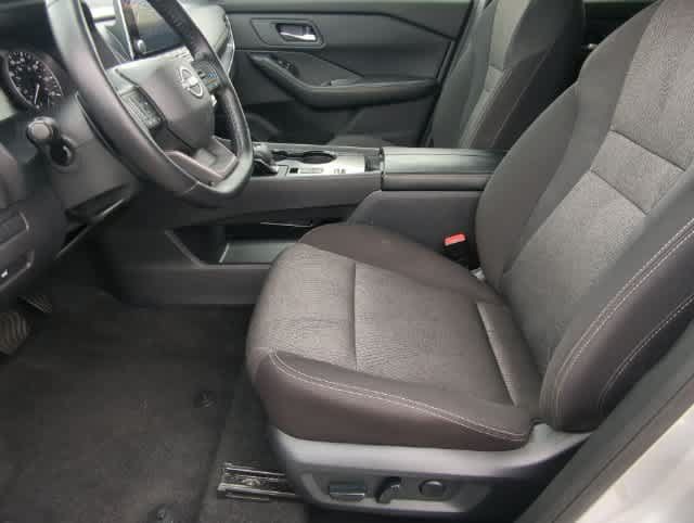 Used 2025 Nissan Rogue SV FWD image 16