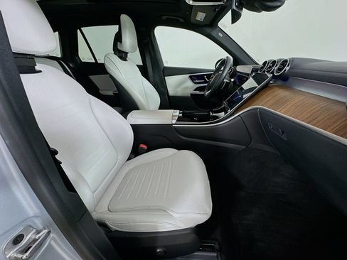Used 2024 Mercedes-Benz GLC 300 4MATIC image 42