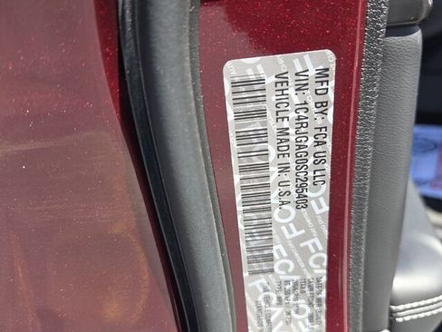 Used 2025 Jeep Grand Cherokee Laredo X w/ Luxury Tech Group I RWD image 6