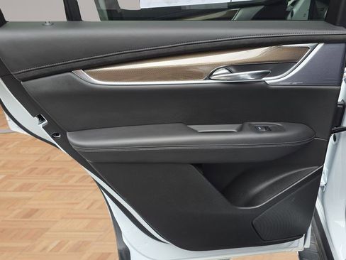 Certified 2024 Cadillac XT6 Sport w/ LPO, ONYX Package image 25