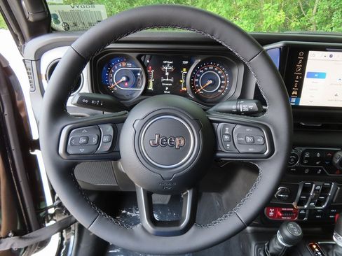 New 2025 Jeep Gladiator Willys image 4