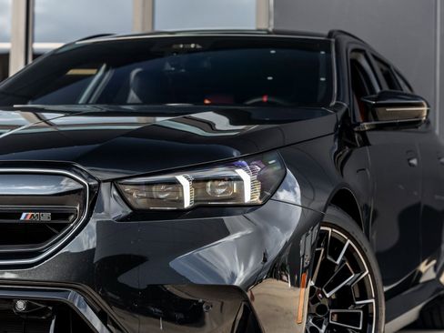 Used 2025 BMW M5 Touring image 14