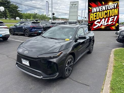 Used 2023 Toyota bZ4X AWD image 3