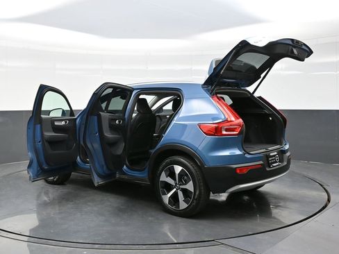 Used 2025 Volvo XC40 B5 Plus image 39