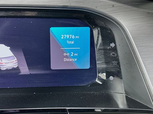 Used 2025 Volkswagen Atlas Cross Sport SE image 19