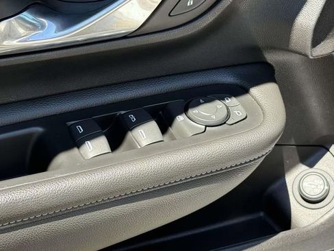 Certified 2024 GMC Terrain SLT FWD image 9