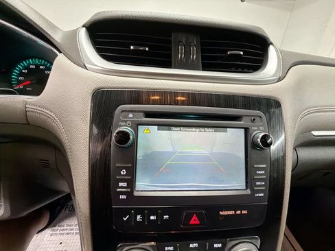 Used 2017 Chevrolet Traverse LT FWD image 14