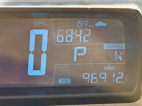 Used 2016 Chevrolet Sonic LT w/ Fun and Sun Package FWD image 3