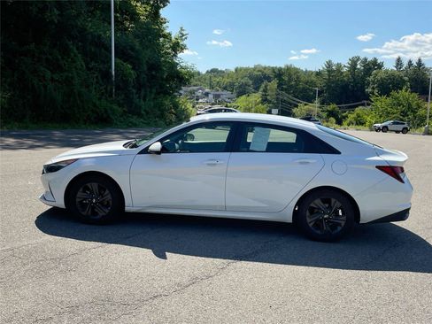 Used 2021 Hyundai Elantra SEL w/ Convenience Package FWD image 2