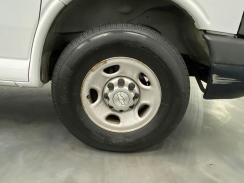 Used 2016 Chevrolet Express 2500 image 16