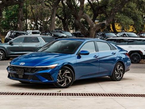 Used 2024 Hyundai Elantra SEL w/ Convenience Package image 2