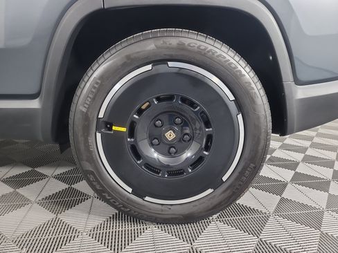 Used 2025 Rivian R1S Adventure AWD/4WD image 10