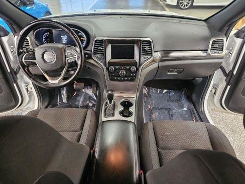 Used 2020 Jeep Grand Cherokee Laredo AWD/4WD image 15