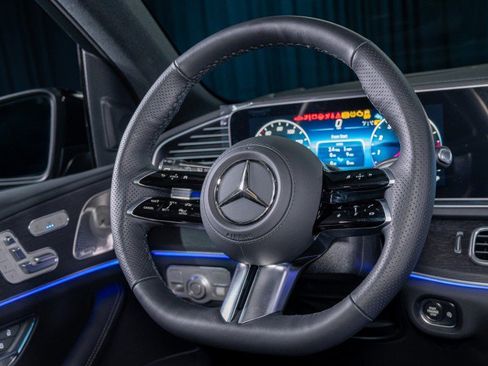 New 2025 Mercedes-Benz GLS 580 4MATIC image 16