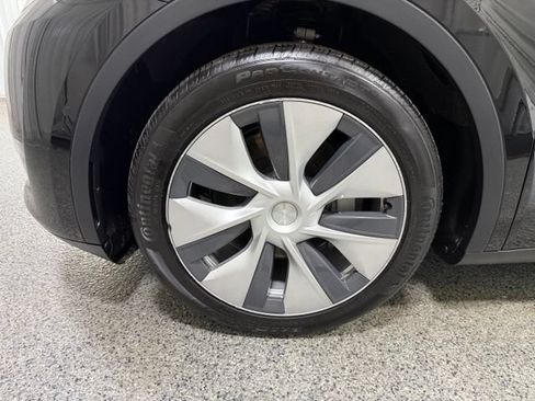 Used 2021 Tesla Model Y Long Range AWD/4WD image 25