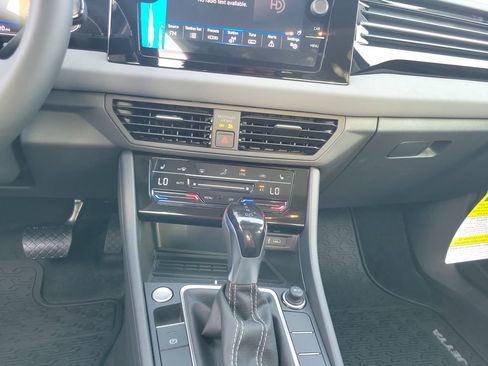 New 2026 Volkswagen Jetta SE FWD image 12