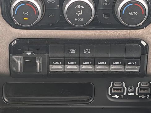 Used 2022 RAM 3500 Laramie AWD/4WD image 28