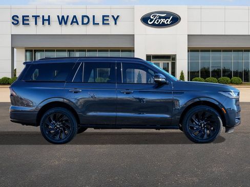 New 2025 Lincoln Navigator Reserve w/ Jet Appearance Package image 8