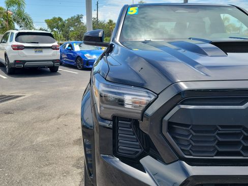 Used 2025 Toyota Tacoma TRD Sport AWD/4WD image 7