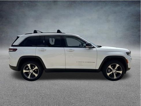 Used 2023 Jeep Grand Cherokee Limited AWD/4WD image 10