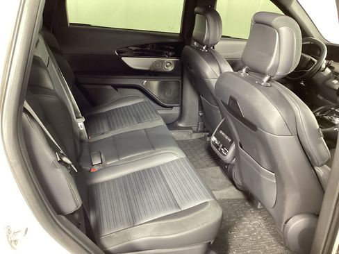 Used 2025 Lincoln Nautilus Reserve AWD/4WD image 11