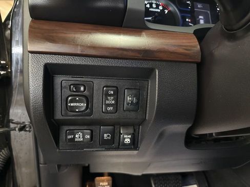 Used 2019 Toyota Tundra Limited w/ Limited Premium Package AWD/4WD image 20