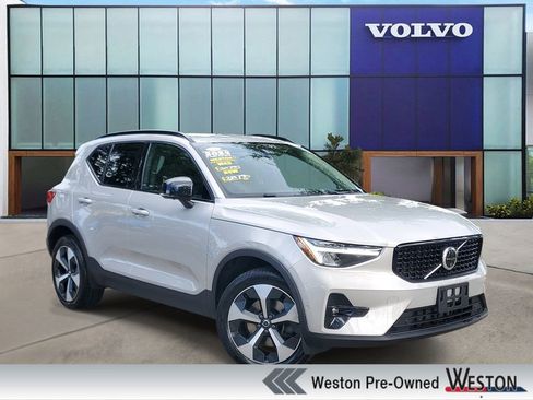 Used 2024 Volvo XC40 B5 Plus w/ Climate Package AWD/4WD image 1