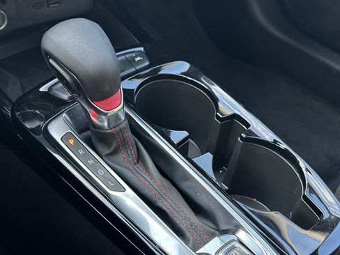 Certified 2025 Chevrolet Trax RS w/ Sunroof Package image 30