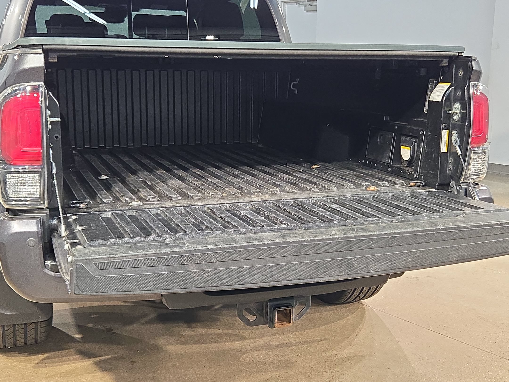 Used 2021 Toyota Tacoma Limited w/ Nightshade Package AWD/4WD image 18