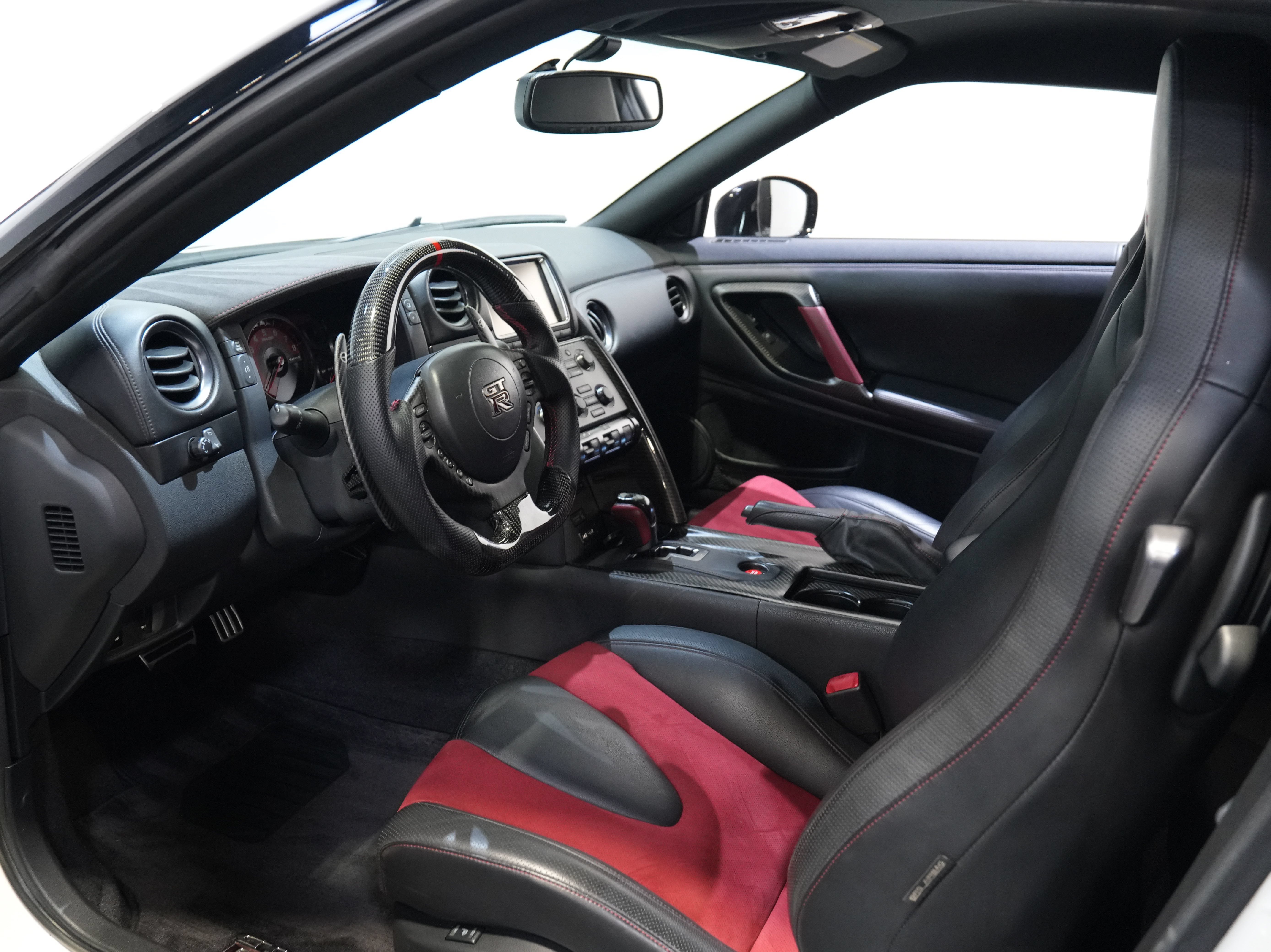 Used 2016 Nissan GT-R NISMO AWD/4WD image 31