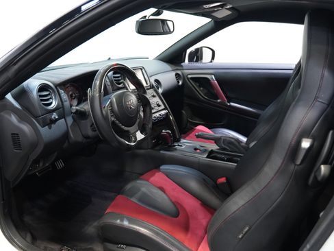 Used 2016 Nissan GT-R NISMO AWD/4WD image 31
